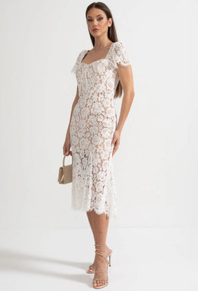 Vestido Longo de Renda Bordada - Silhueta Sereia com Estrutura Interna e Elegância Atemporal