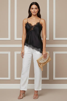 Top Assimétrico em Renda com Caimento Delicado – Elegância Contemporânea