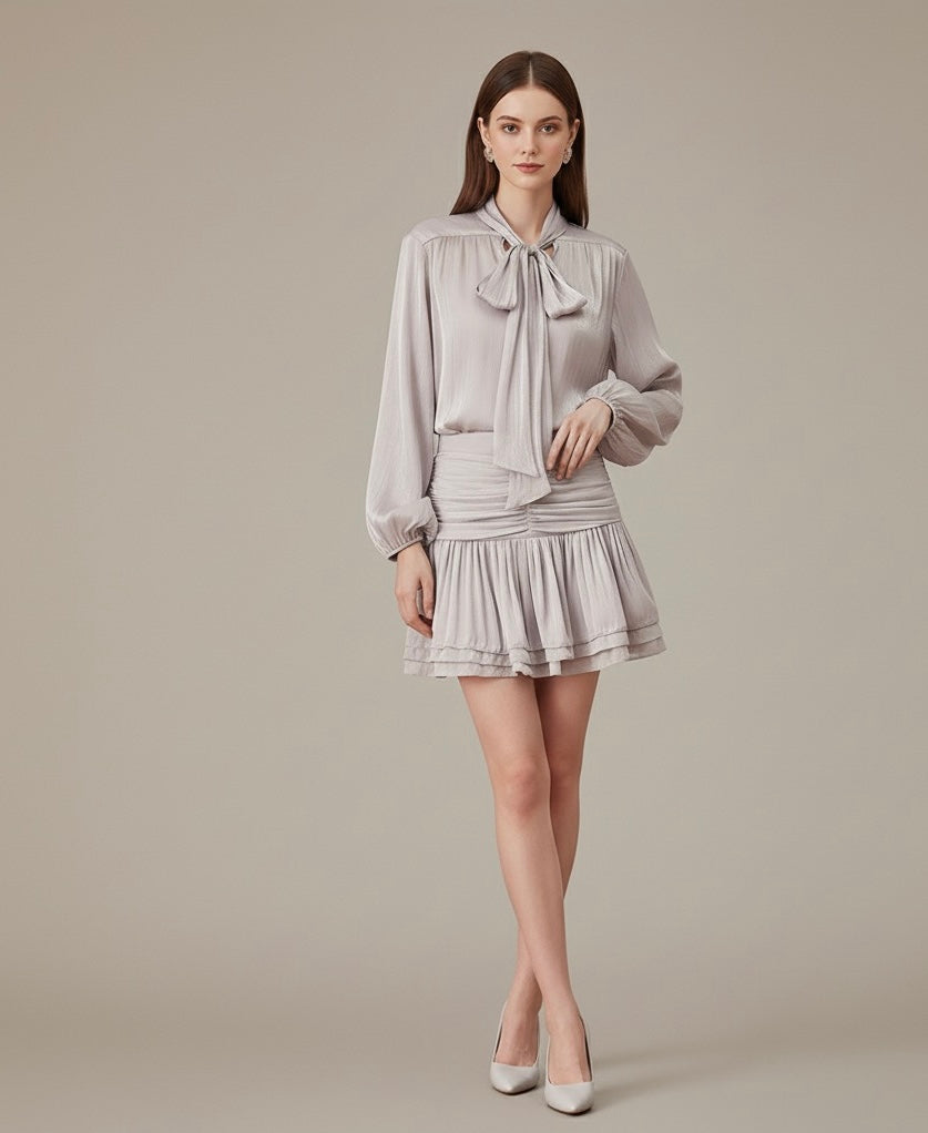 Conjunto Blusa e Saia Plissada - Brilho Sutil e Silhueta Moderna