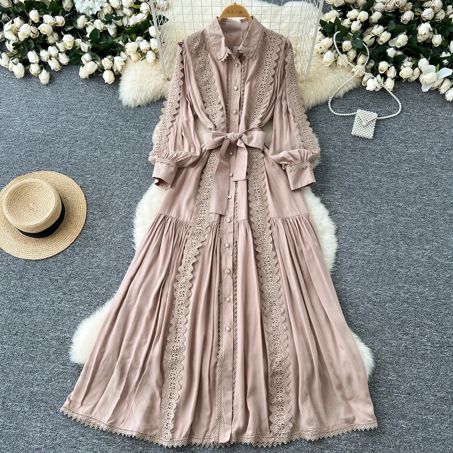 Vestido Longo com Renda e Botões Frontais – Modelagem A-line e Cintura Ajustável