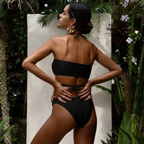 Conjunto Luxuoso com Pérolas – Biquíni Halter 3 Peças com Saída Ombro a Ombro