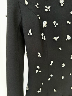 Vestido Longo com Bordado à Mão em Pedrarias – Sofisticação Máxima para Ocasiões Especiais