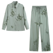 Conjunto de Camisa Bordada à Mão com Paetês e Calça de Cetim – Sofisticação em Cada Detalhe