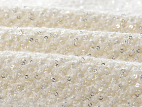 Vestido Tweed com Pérolas e Botões de Cristal – Silhueta Slim e Elegância Atemporal