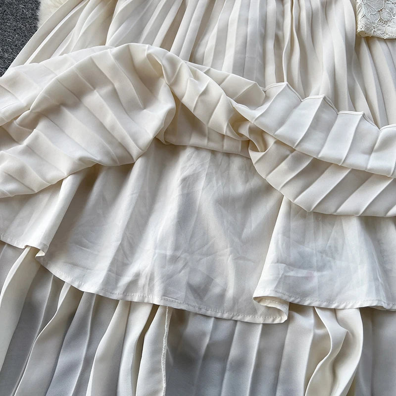 Vestido Renda Elegante – Gola Quadrada, Botões Decorativos e Cintura Franzida