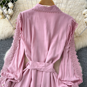 Vestido Longo com Renda e Botões Frontais – Modelagem A-line e Cintura Ajustável