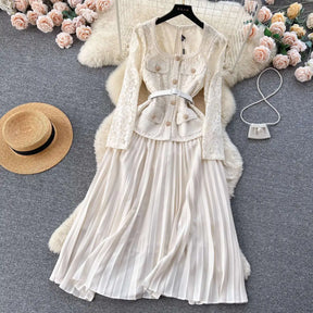 Vestido Renda Elegante – Gola Quadrada, Botões Decorativos e Cintura Franzida