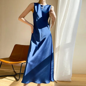 Vestido Longo de Cetim de seda sem Alças e Caimento Elegante