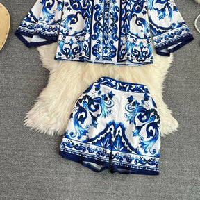 Conjunto Fashion Primavera - Camisa e Shorts com Estampa de Porcelana Azul e Branca