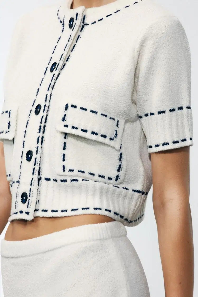 Camisa Feminina Tricotada com Recortes em Cores – Modelo Criativo de Verão