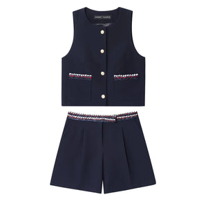 Conjunto – Shorts e Blusa Sem Mangas, Gola Redonda com Detalhes e Shorts de Cintura Alta com Bolsos Laterais