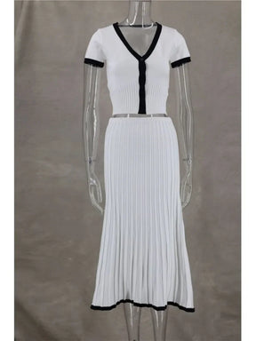 Conjunto Tricô - Saia Plissada e Cropped