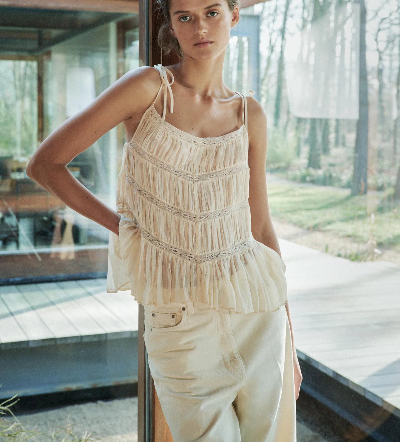 Blusa de Alças Finas com Caimento Reto e Acabamento Delicado – Leve, Moderna e Versátil