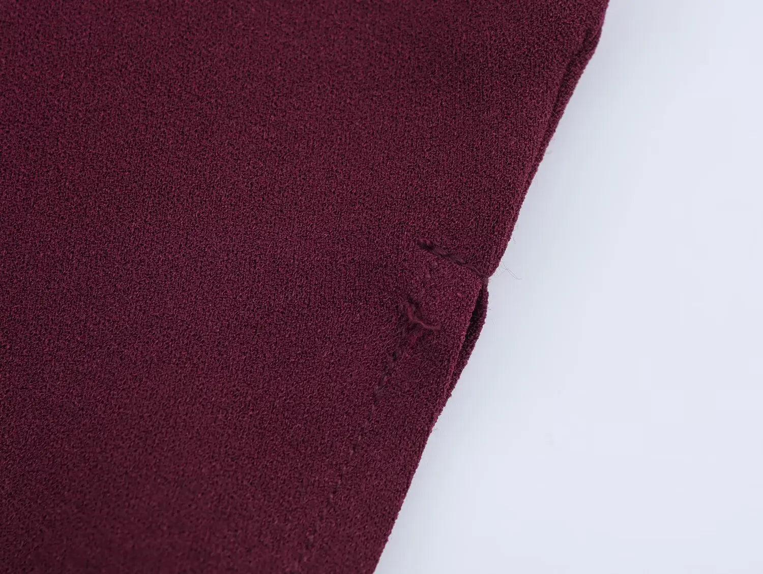 Conjunto Assimétrico Retrô Chic com Top de Amarração e Saia Midi com Fenda – Elegância de Verão em Silhueta Esculpida