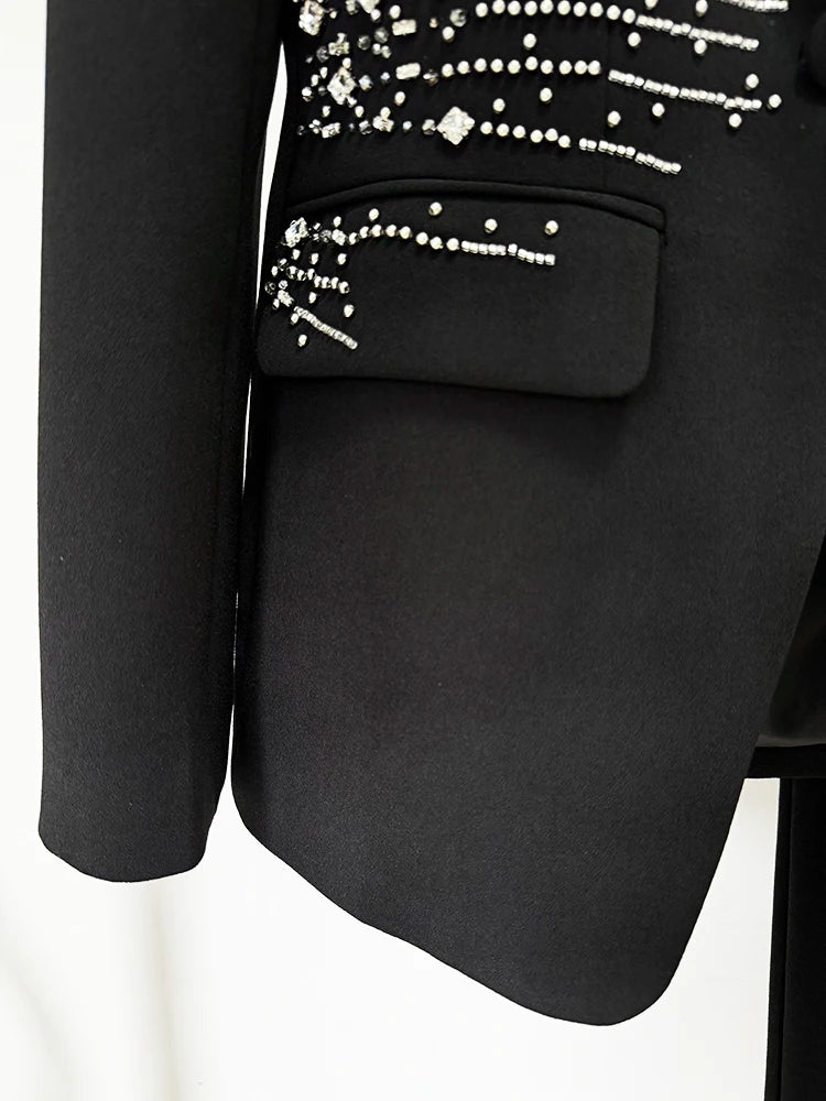 Conjunto  Detalhes em Pedrarias - Blazer de Botão Único e Calça Reta – Elegância
