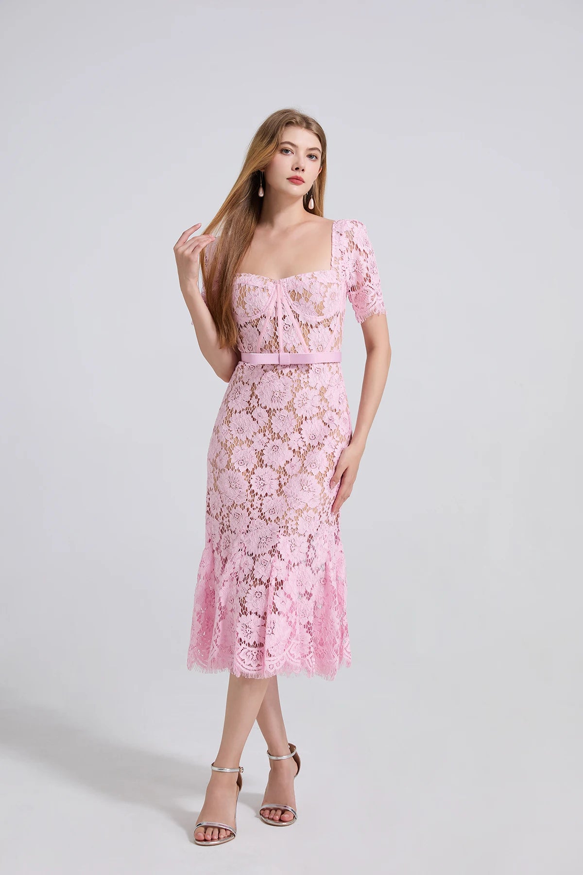 Vestido Longo de Renda Bordada - Silhueta Sereia com Estrutura Interna e Elegância Atemporal