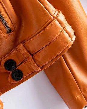 Jaqueta Feminina em Couro de Cabra (Pelica) – Modelo Curto com Acabamento Impecável