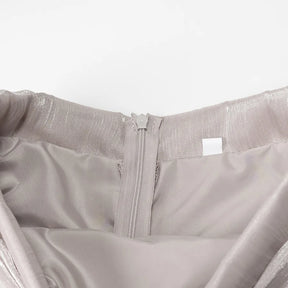 Conjunto Blusa e Saia Plissada - Brilho Sutil e Silhueta Moderna