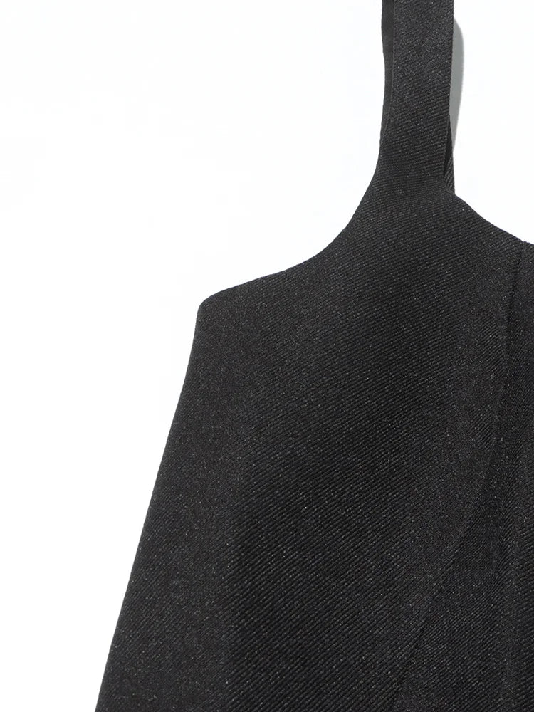 Vestido Longo Bicolor com Decote Reto – Cintura Alta e Saia Plissada em Silhueta Escultural