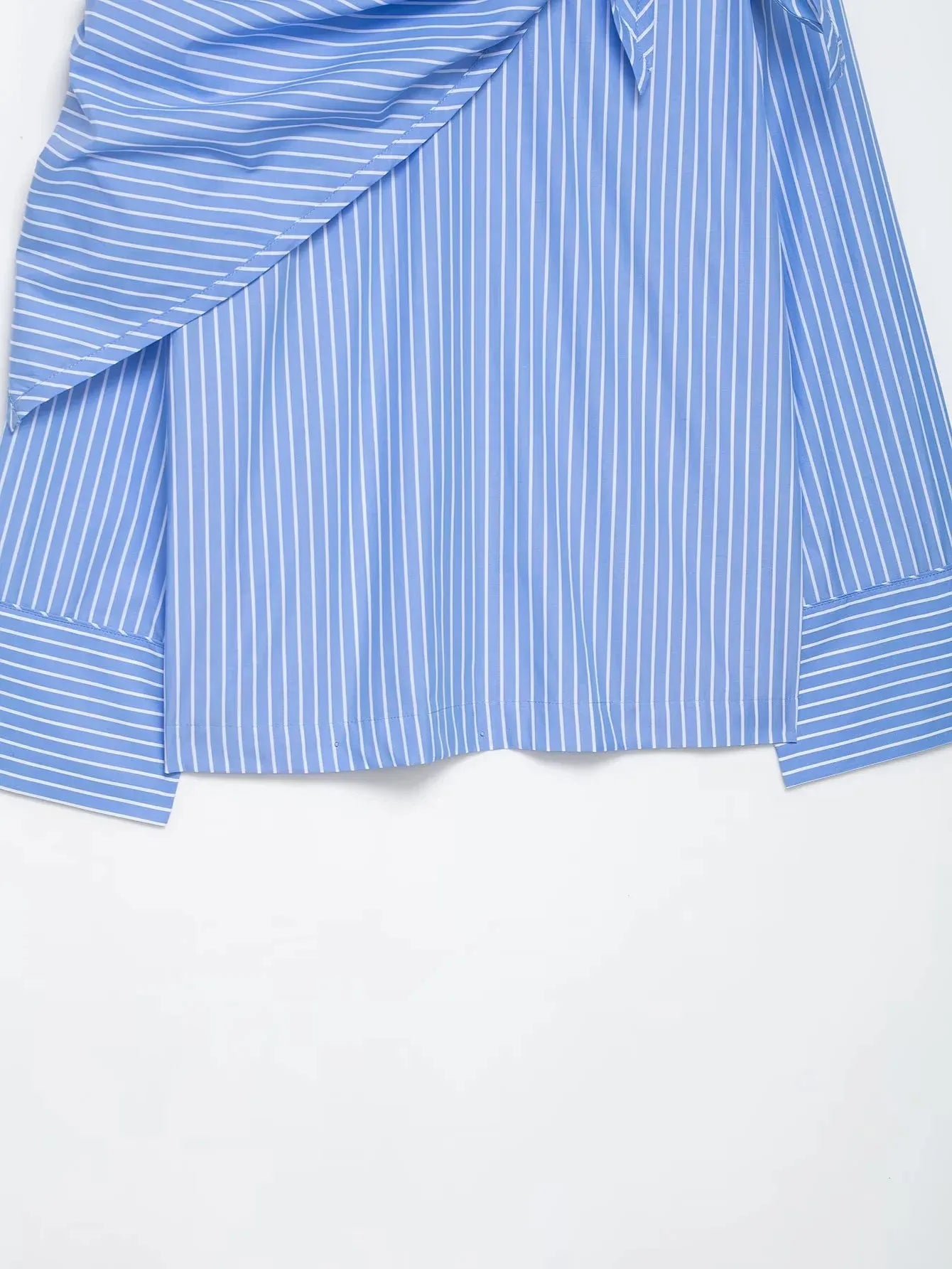 Camisa Casual Listrada com Lenço Integrado