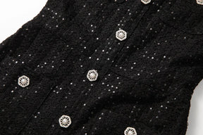 Vestido Preto Elegante com Pedrarias Bordadas à Mão e Cintura Marcada