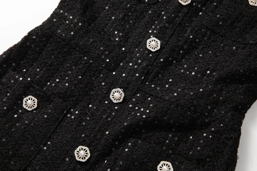 Vestido Preto Elegante com Pedrarias Bordadas à Mão e Cintura Marcada