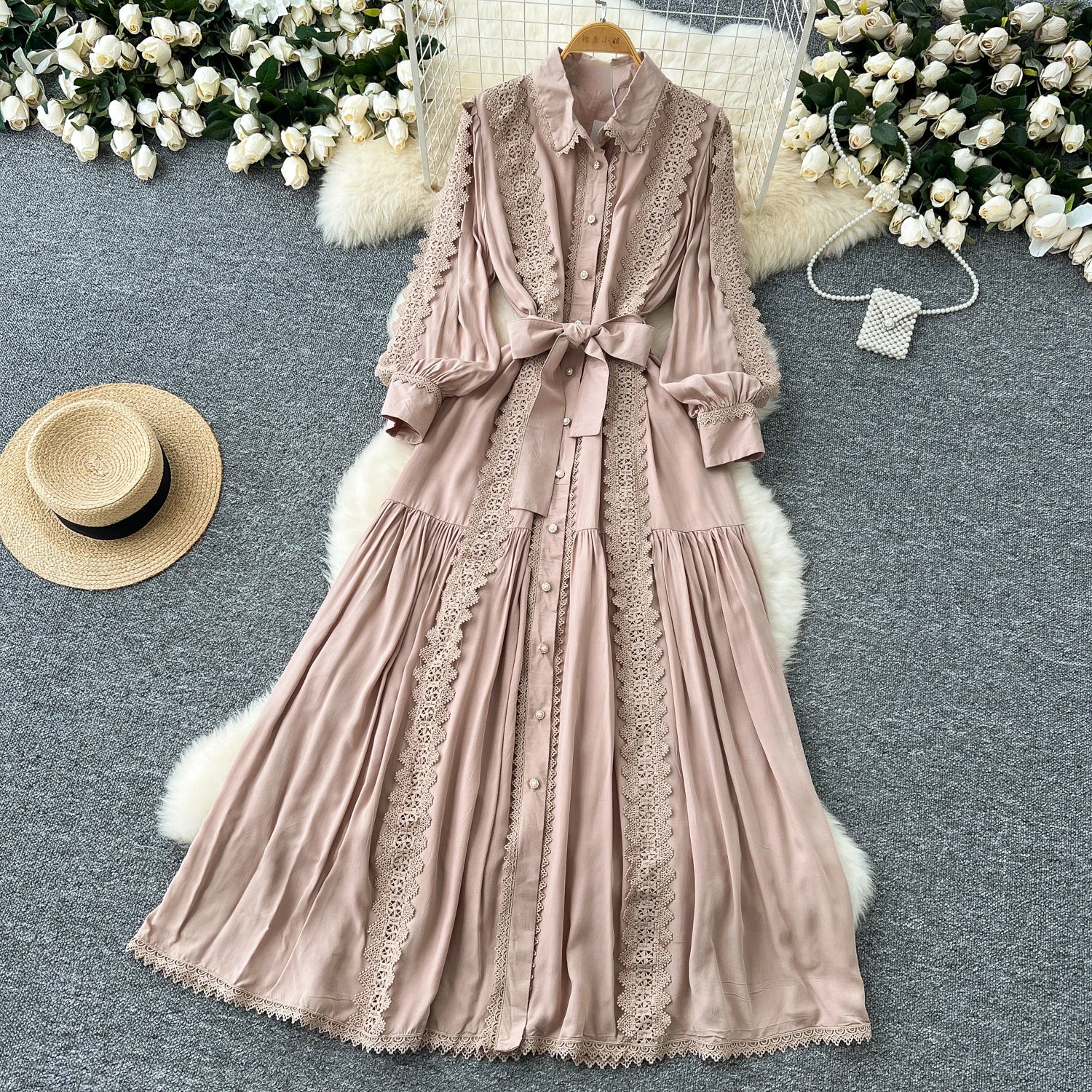 Vestido Longo com Renda e Botões Frontais – Modelagem A-line e Cintura Ajustável