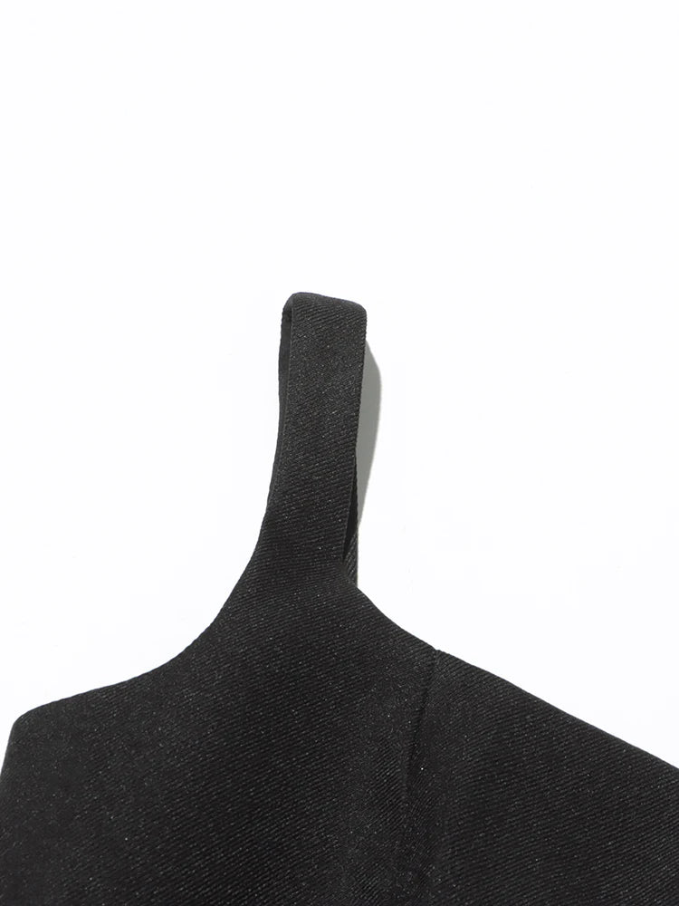 Vestido Longo Bicolor com Decote Reto – Cintura Alta e Saia Plissada em Silhueta Escultural