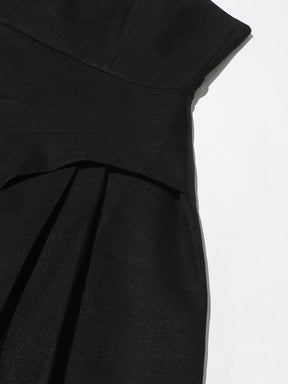 Vestido Longo Bicolor com Decote Reto – Cintura Alta e Saia Plissada em Silhueta Escultural