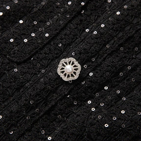 Vestido Preto Elegante com Pedrarias Bordadas à Mão e Cintura Marcada