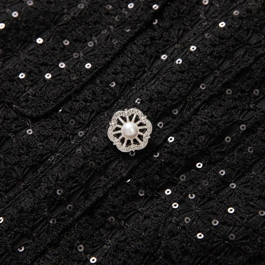 Vestido Preto Elegante com Pedrarias Bordadas à Mão e Cintura Marcada