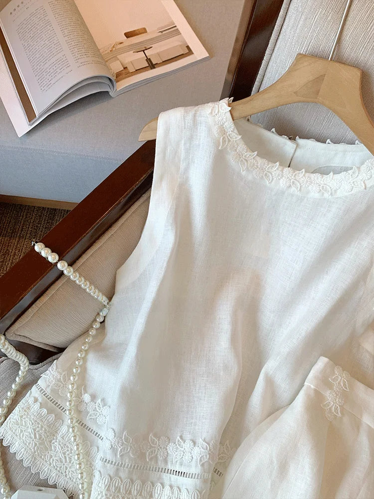 Conjunto Linho Bordado com Renda Branca – Delicadeza e Elegância em Duas Peças