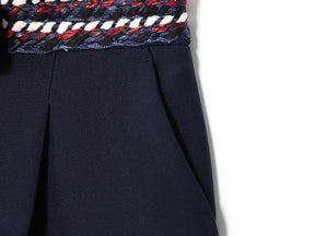 Conjunto – Shorts e Blusa Sem Mangas, Gola Redonda com Detalhes e Shorts de Cintura Alta com Bolsos Laterais