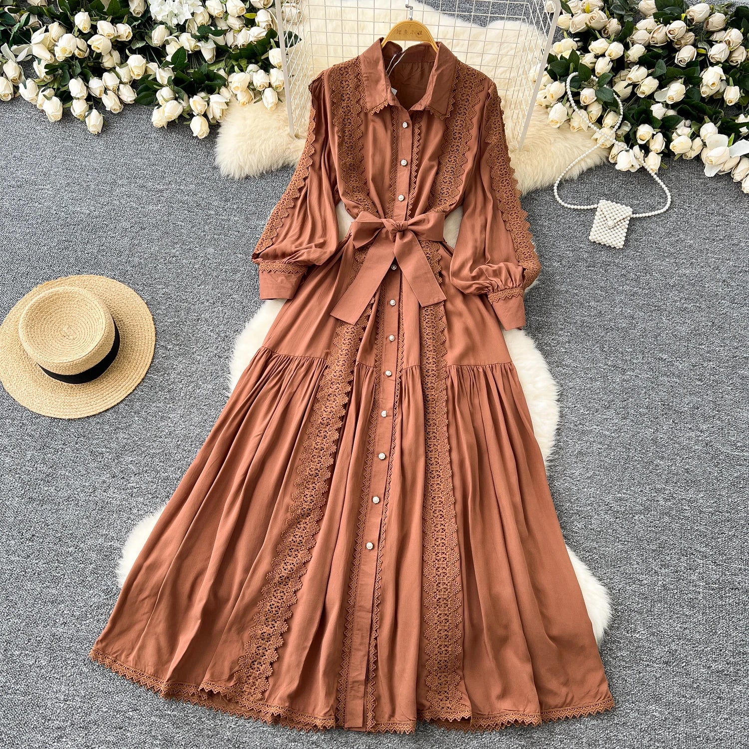Vestido Longo com Renda e Botões Frontais – Modelagem A-line e Cintura Ajustável