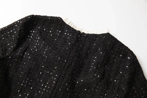 Vestido Preto Elegante com Pedrarias Bordadas à Mão e Cintura Marcada