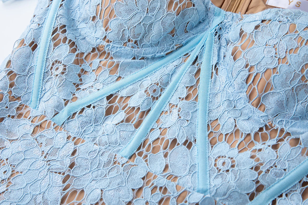 Vestido Longo de Renda Bordada - Silhueta Sereia com Estrutura Interna e Elegância Atemporal