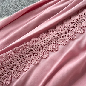 Vestido Longo com Renda e Botões Frontais – Modelagem A-line e Cintura Ajustável