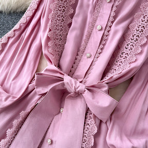 Vestido Longo com Renda e Botões Frontais – Modelagem A-line e Cintura Ajustável