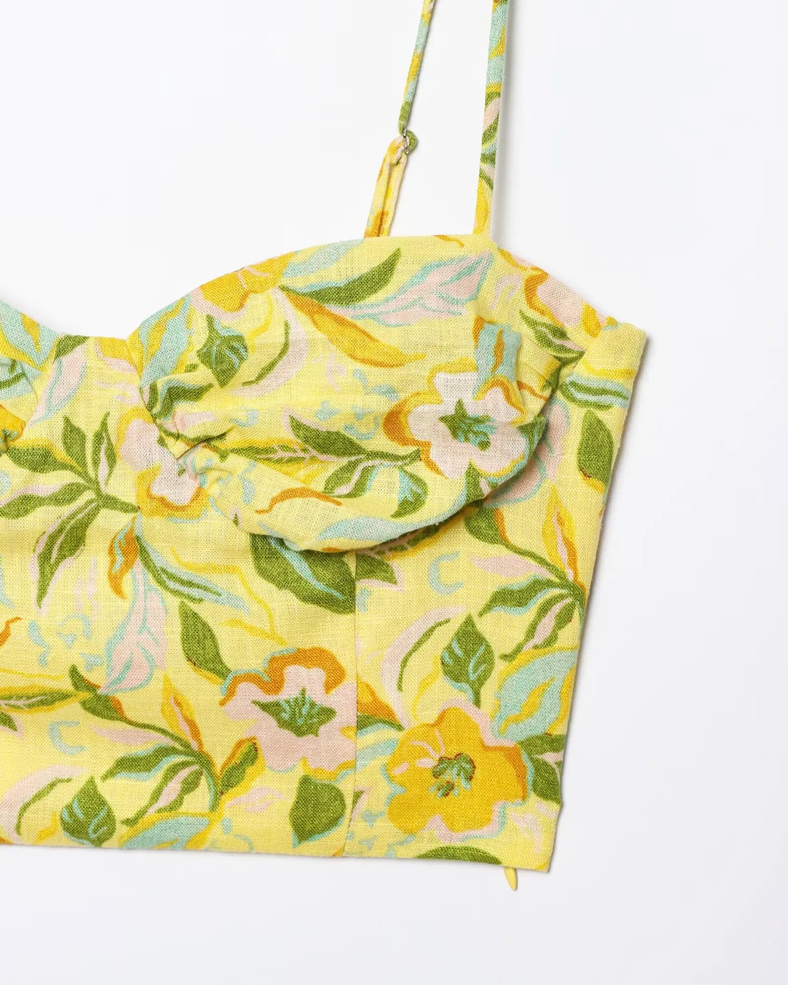 Conjunto Floral com Top Cropped e Saia Evase – Duas Peças Elegantes