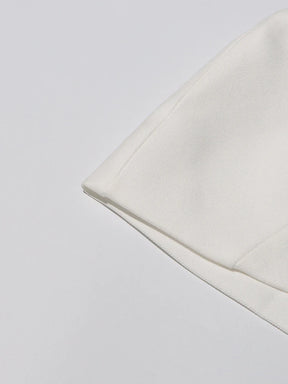 Vestido Longo Bicolor com Decote Reto – Cintura Alta e Saia Plissada em Silhueta Escultural