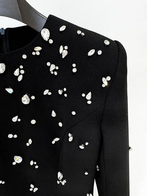 Vestido Longo com Bordado à Mão em Pedrarias – Sofisticação Máxima para Ocasiões Especiais