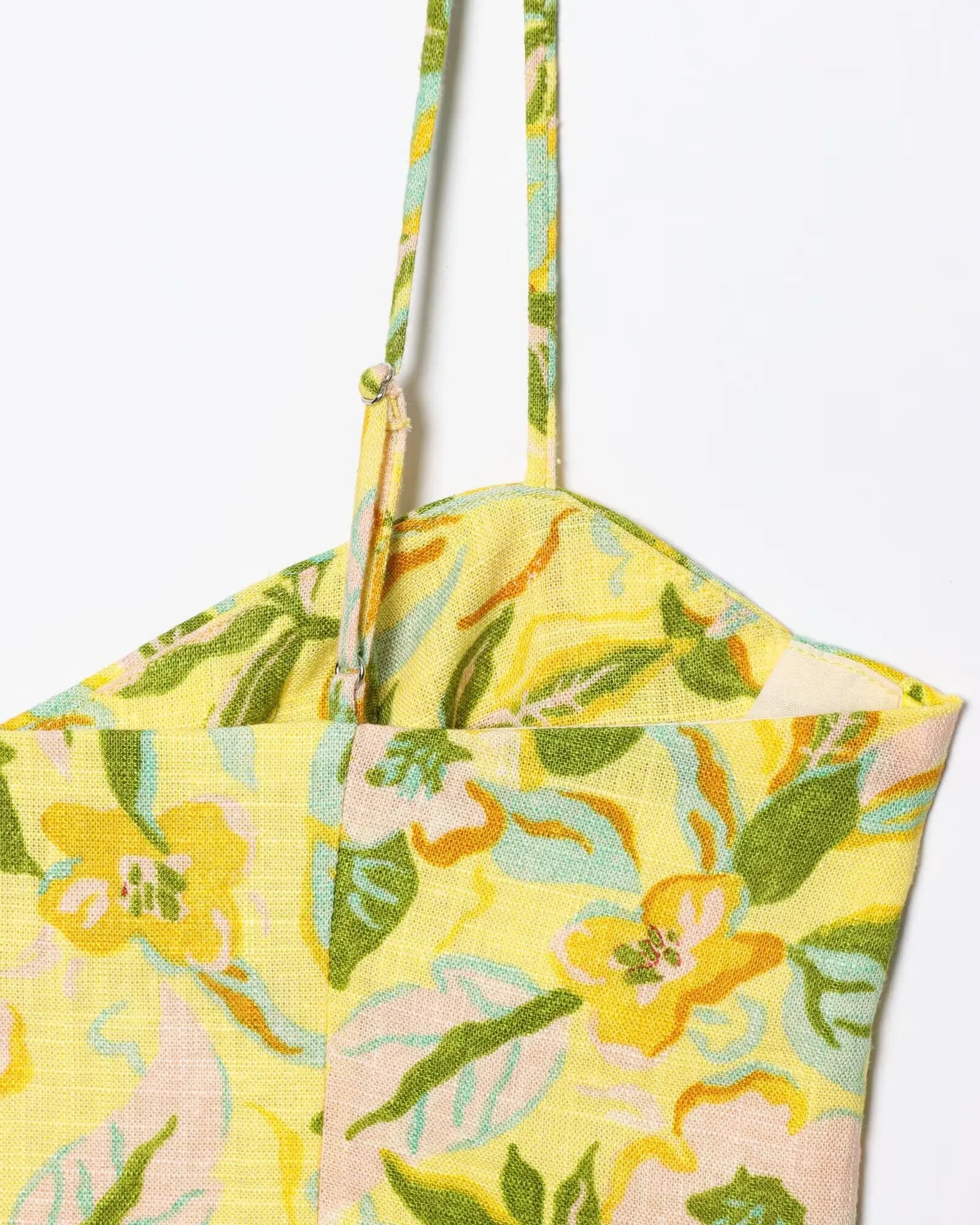 Conjunto Floral com Top Cropped e Saia Evase – Duas Peças Elegantes