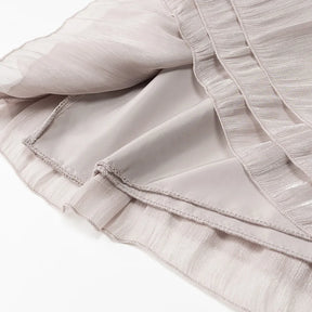 Conjunto Blusa e Saia Plissada - Brilho Sutil e Silhueta Moderna