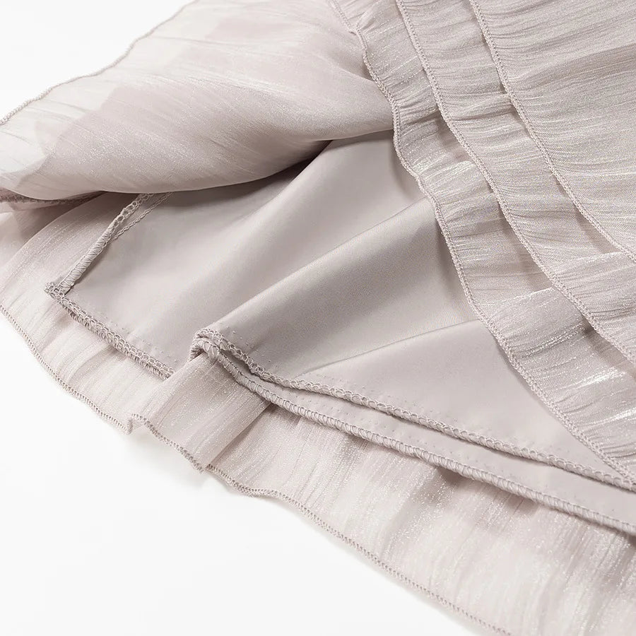 Conjunto Blusa e Saia Plissada - Brilho Sutil e Silhueta Moderna