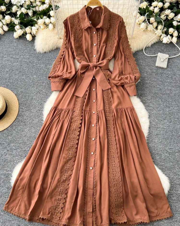 Vestido Longo com Renda e Botões Frontais – Modelagem A-line e Cintura Ajustável
