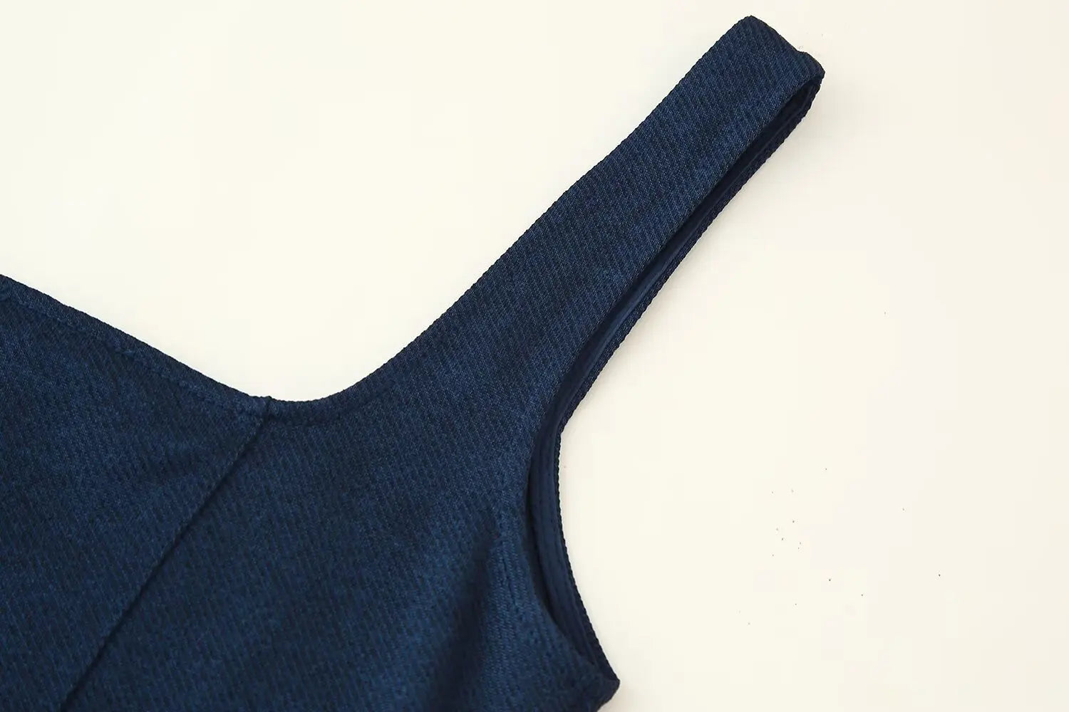 Conjunto Alfaiataria Linéa Classique - Top Curto com Botões & Calça Flare de Cintura Média