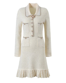Vestido Tweed com Pérolas e Botões de Cristal – Silhueta Slim e Elegância Atemporal