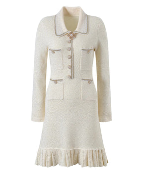 Vestido Tweed com Pérolas e Botões de Cristal – Silhueta Slim e Elegância Atemporal