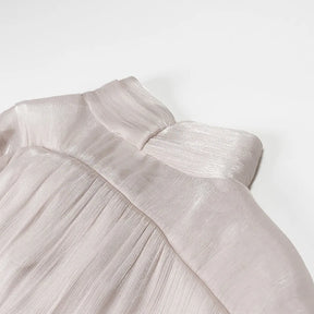 Conjunto Blusa e Saia Plissada - Brilho Sutil e Silhueta Moderna