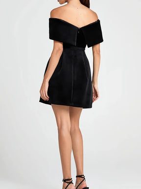 Vestido Ombro a Ombro – Elegância e Charme Atemporal
